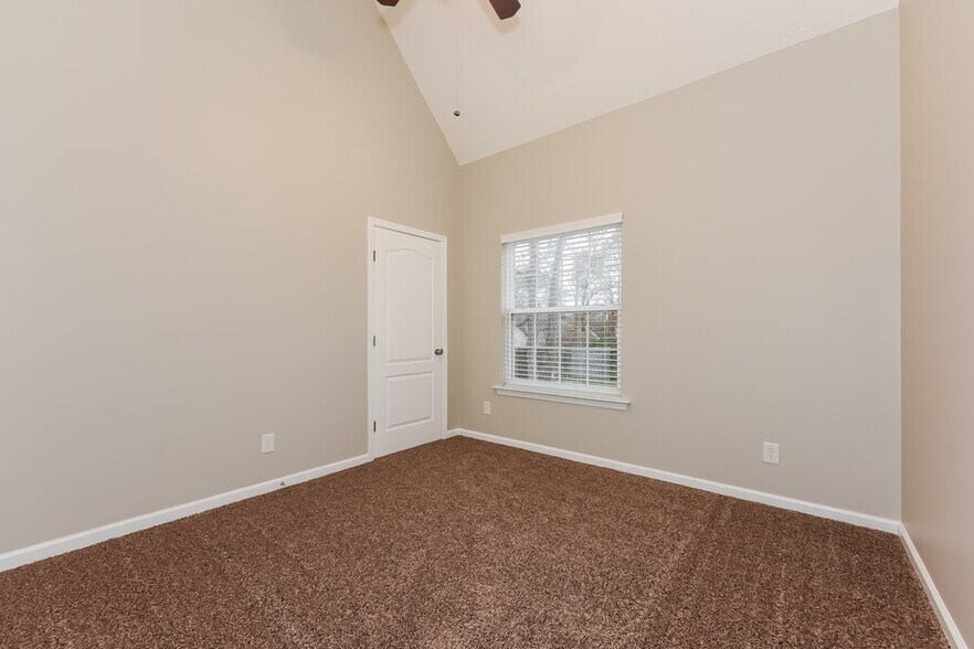 Building Photo - 1903 Champlain Dr
