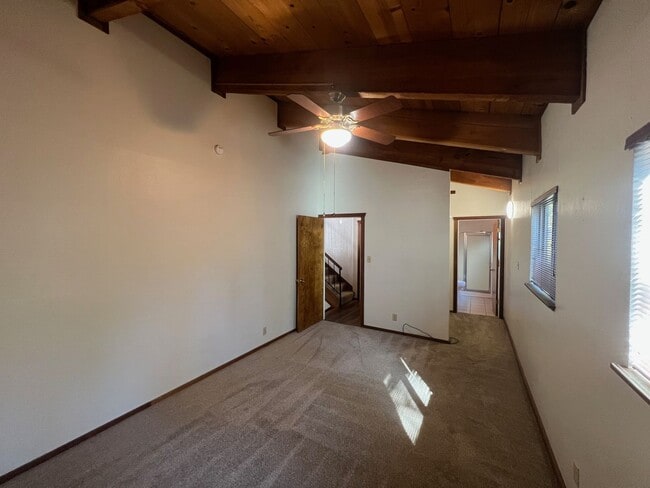 Building Photo - 3 bed 2.5 bath Lodge Style Duplex