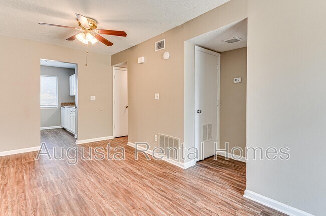 Building Photo - 2812 Thomas Ln