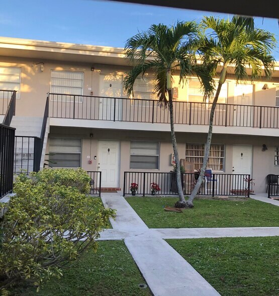 Building Photo - 1210 Old Boynton Rd