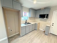 Building Photo - Gorgeous 1BD/1BA all appliances included. Move in ready!!
