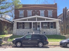 Building Photo - 3110-3110 Osceola St