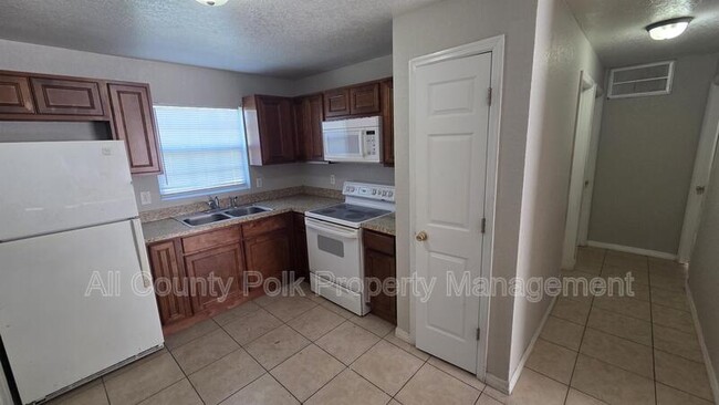 Building Photo - 712 Bryon Ct