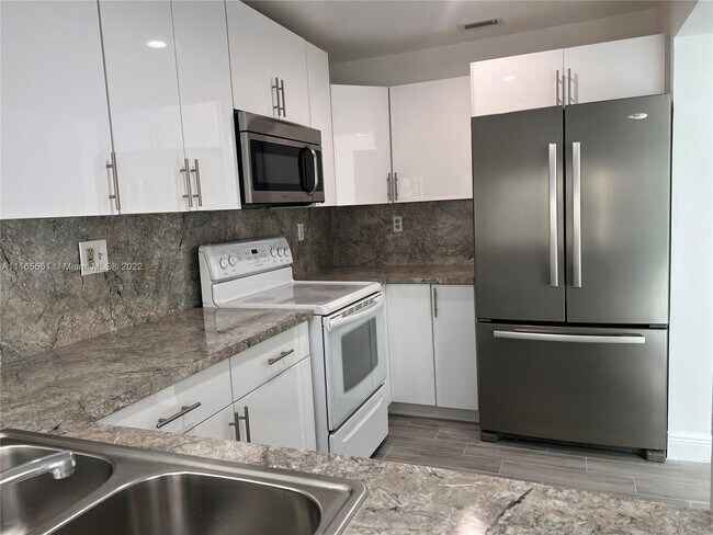 Building Photo - 2050 SW 122nd Ave
