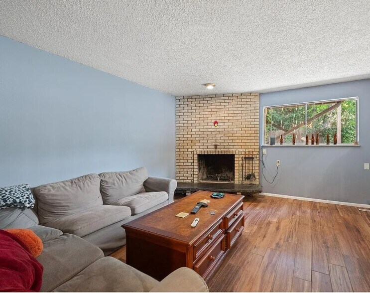 Building Photo - 2633 Sherwood Cir