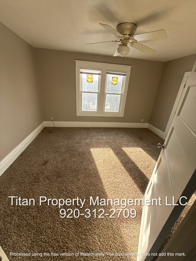 Building Photo - 19 E Murdock Ave