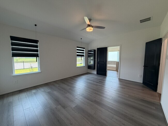 Building Photo - 3101 Emerald Ocean Dr