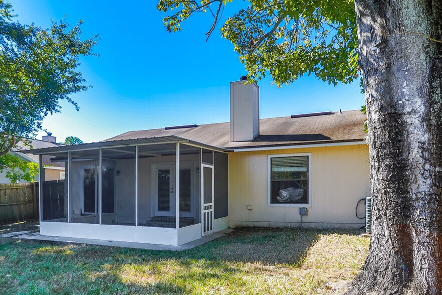 Building Photo - 10827 Carrington Ct