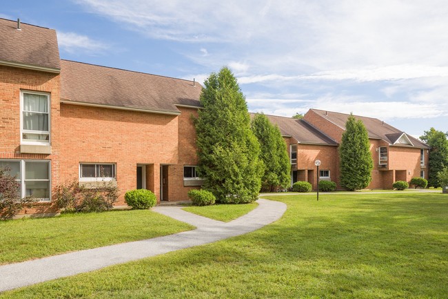 Building Photo - Catamount Lane Apts