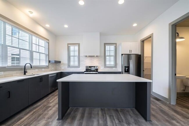 Building Photo - 42 Becker Pl NW