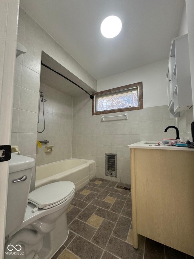 Building Photo - 3401 W 57th St