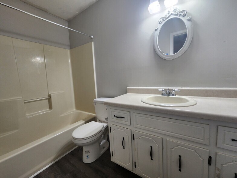 Building Photo - 738 Spees Dr