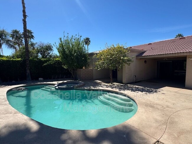 Building Photo - 40588 Clover Ln