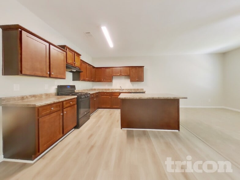 Building Photo - 338 Brookwood Crossing