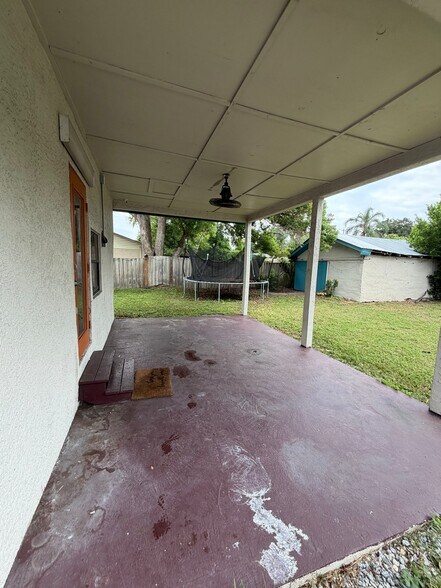 Building Photo - 8409 N Lynn Ave