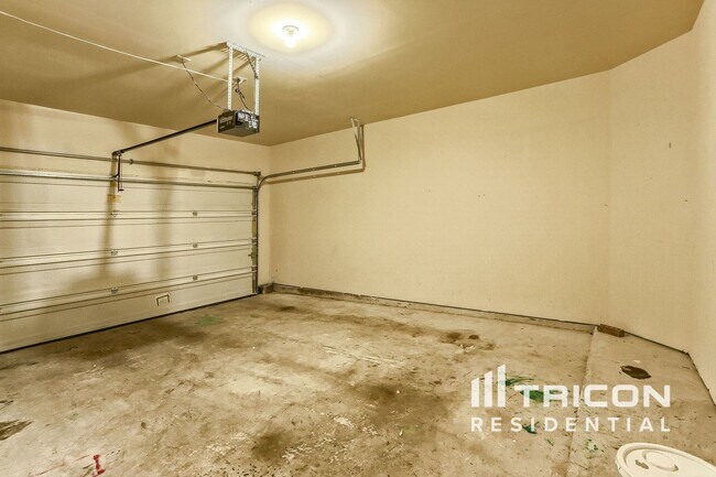 Building Photo - 24547 Bella Veneza Dr