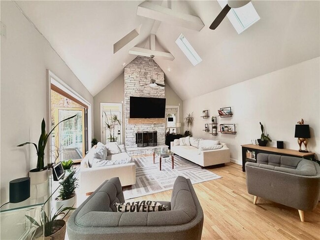 Building Photo - 3232 Brookview Rd