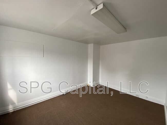 Building Photo - 252 W Jackson St