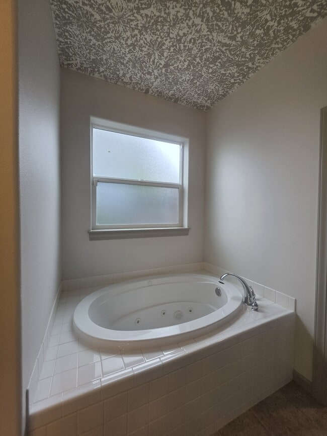 Building Photo - 4373 Hearth St NE
