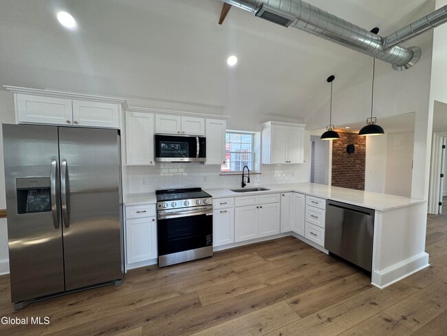 Building Photo - 675 Mac Elroy Rd