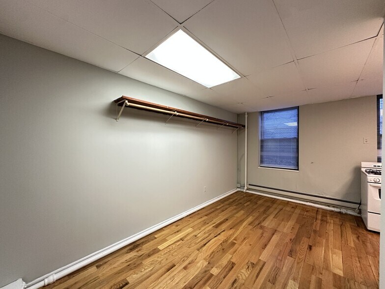 Building Photo - 4632 N Paulina St