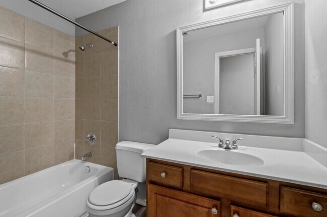 Building Photo - 929-931 Parkplace Ridge