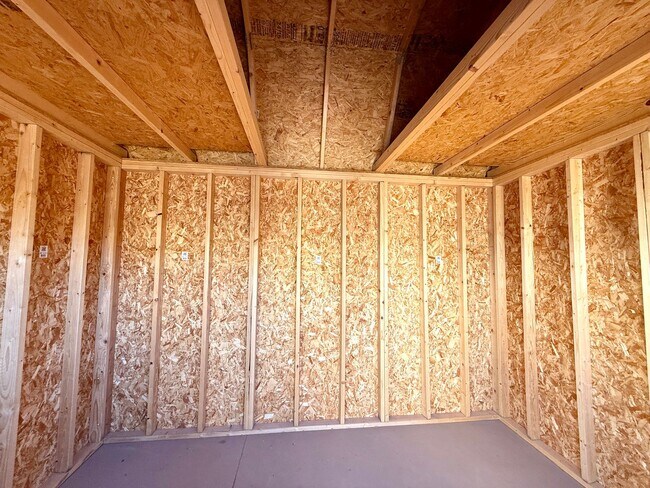 Building Photo - Beautiful 3 Bedroom with 3 Car Garage- Available Now!