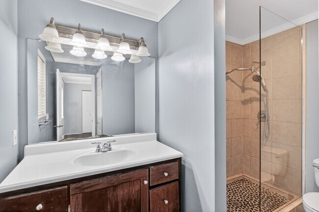Building Photo - Great Location! 2 bedroom, 2.5 Bathroom Townhouse in Orchard Hills!!