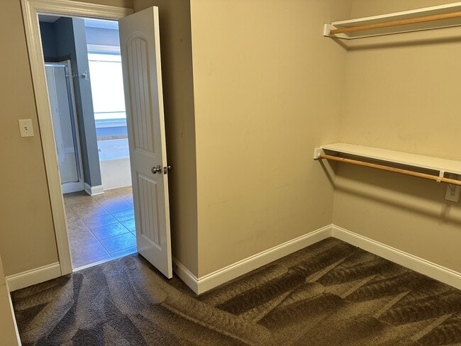 Building Photo - 908 Merlin Ct