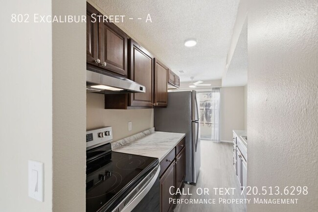 Building Photo - 802 Excalibur St