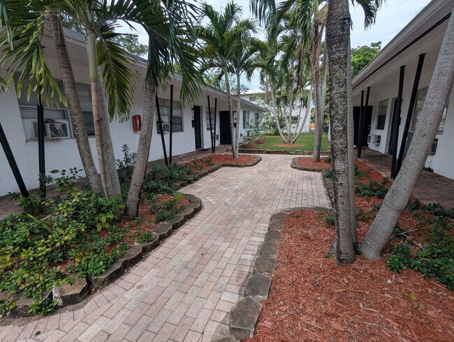 Building Photo - 107 SW 18th Ave