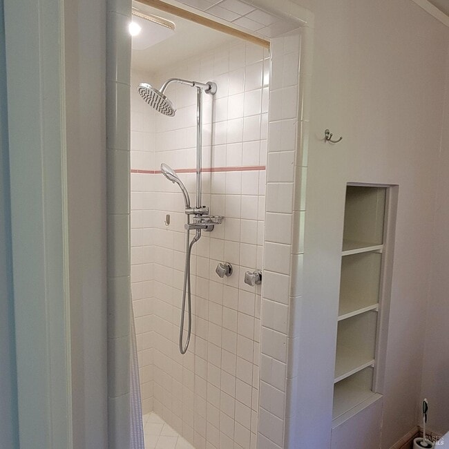 Building Photo - 20 Vista Dr