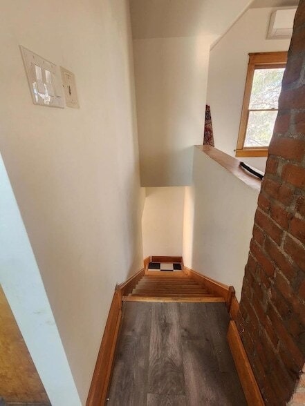 Building Photo - 820 Arno St SE