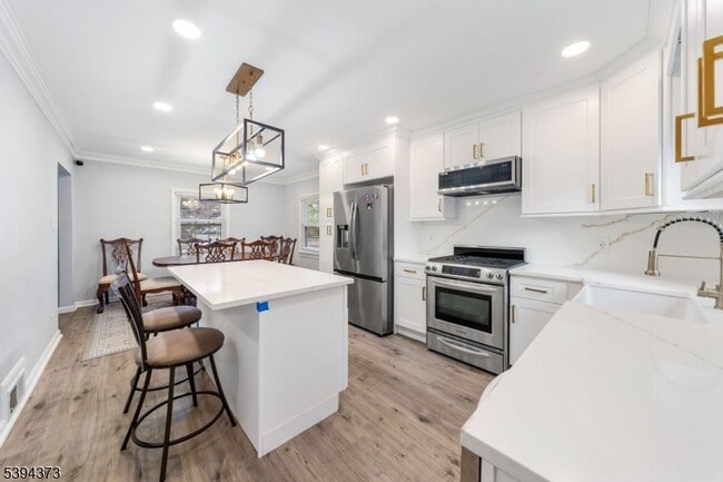 Building Photo - 125 Meisel Ave