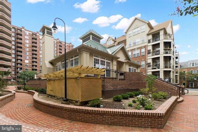 Building Photo - When luxury living, convenience and affordability converge the result is magical! Amazing location!