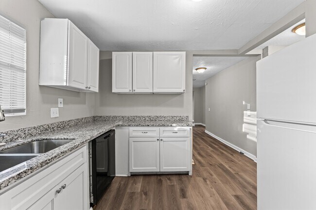 Building Photo - 3034 Akard St