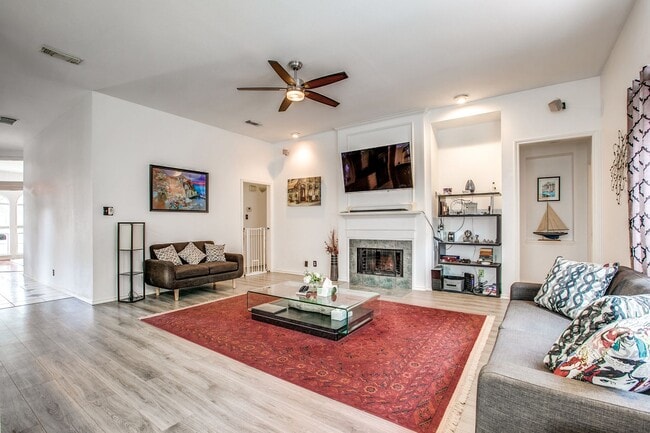 Building Photo - Charming Single Story Home In Gated Oakridge Pointe!