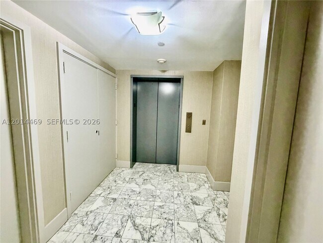 Building Photo - 1331 Brickell Bay Dr