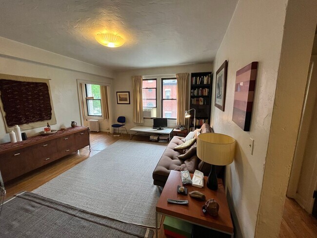 Primary Photo - Fully Furnished 1 Bedroom, 1 Bathroom Cond...