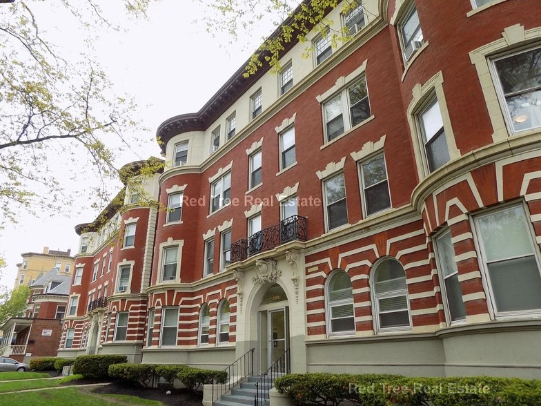 Building Photo - 1595 Beacon St