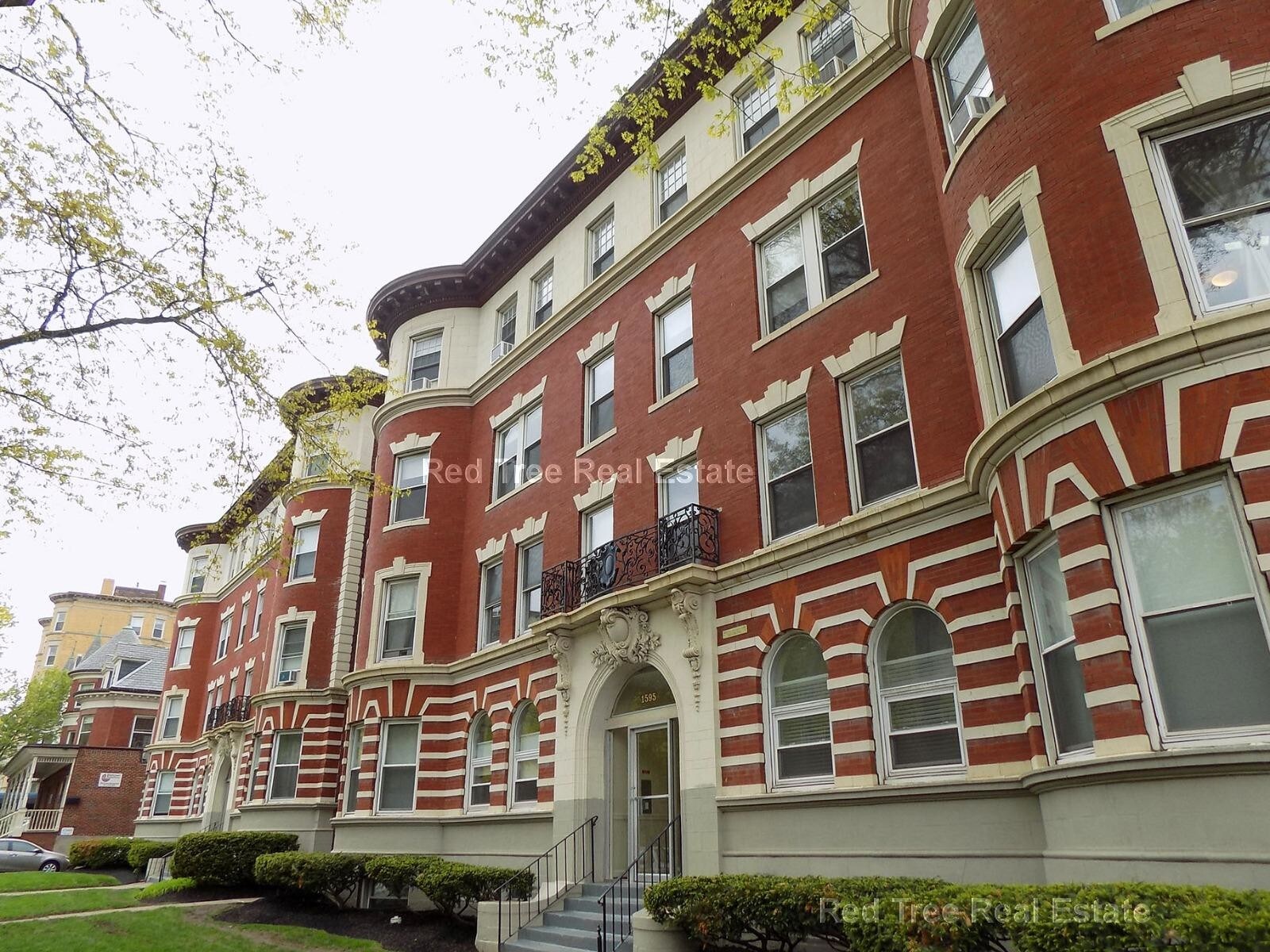 Building Photo - 1595 Beacon St