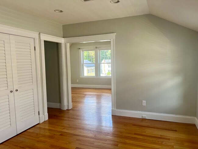 Building Photo - 25 Seymour St