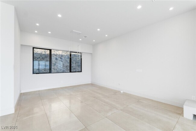 Building Photo - 386 Tranquil Peak Ct