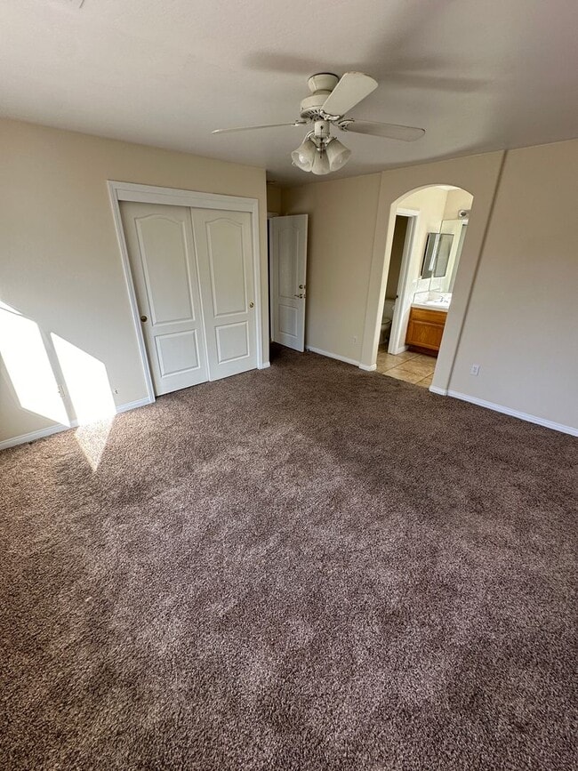 Building Photo - Charming 3-Bed, 2-Bath Home for Rent in Bakersfield, CA!