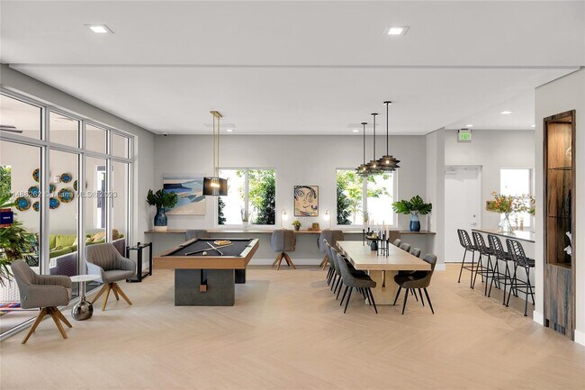 Building Photo - 3055 W 16th Ave