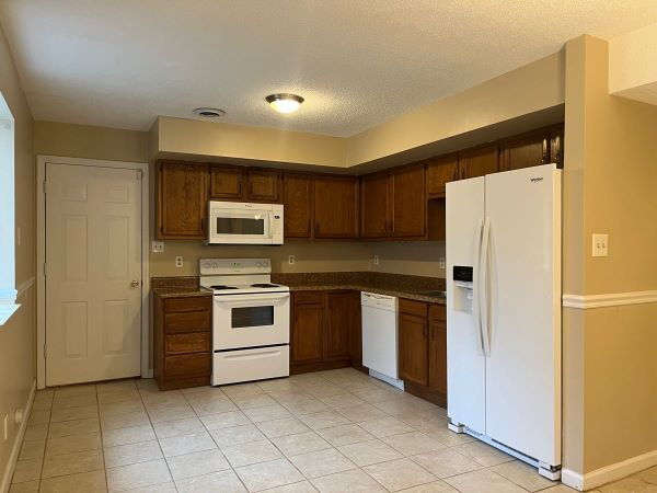 Building Photo - Farragut Bent Tree S/D 3 bed/2 bath