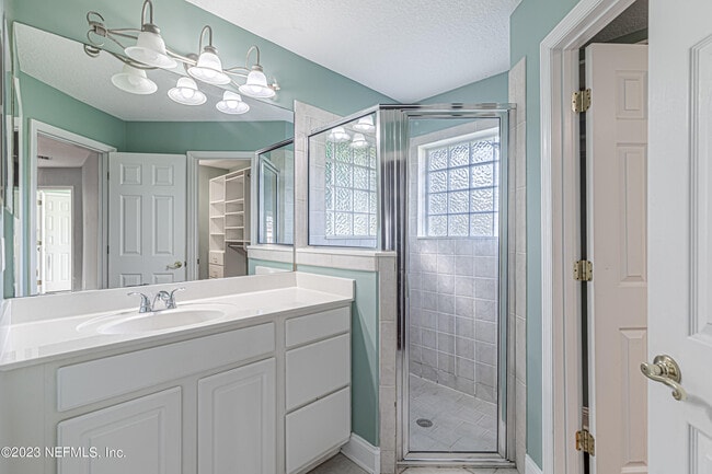 Building Photo - 2465 Pinehurst Ln