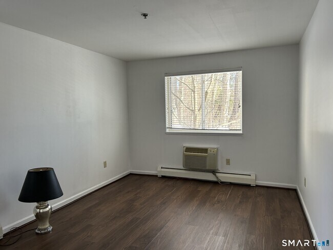 Building Photo - 27 Rollingwood Dr