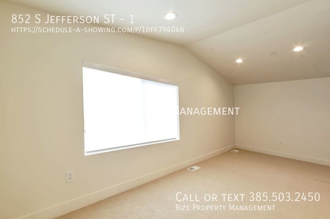 Building Photo - 852 Jefferson St W