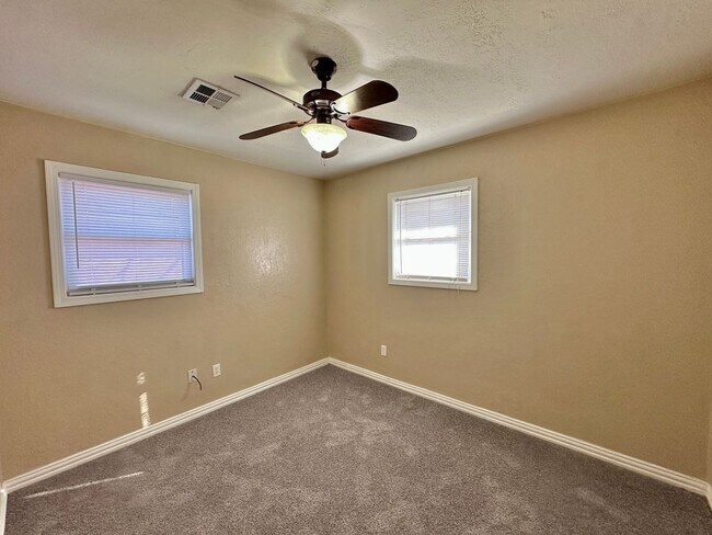 Building Photo - 4 Bedroom